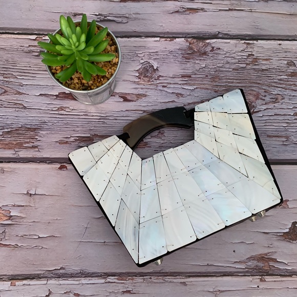 Handbags - Cocktail purse - Artisan handmade with shells.